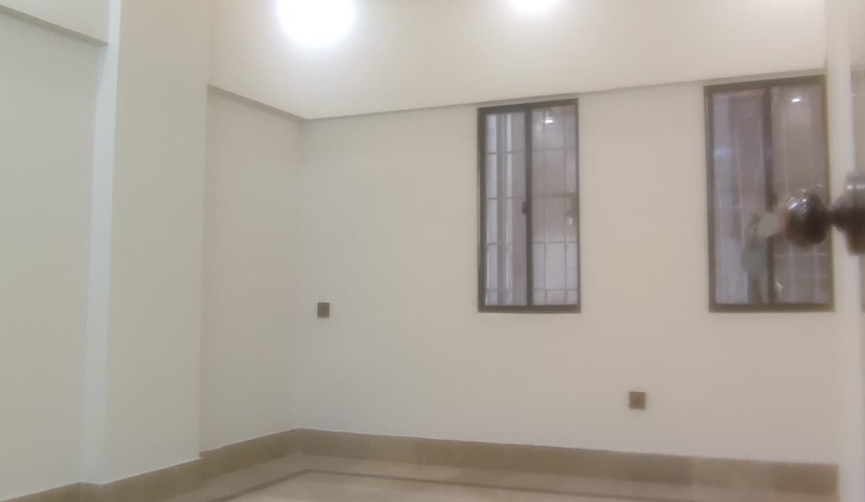 flat for sale Tariq Road /