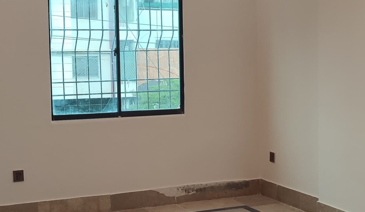 flat for sale Tariq Road 13